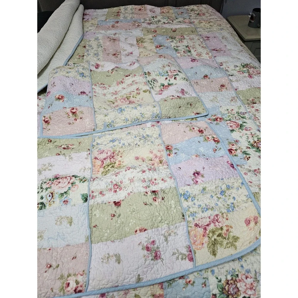 JCPenney Home Collection Floral Patchwork Quilt Set Full Queen Pastel Cotton 3pc